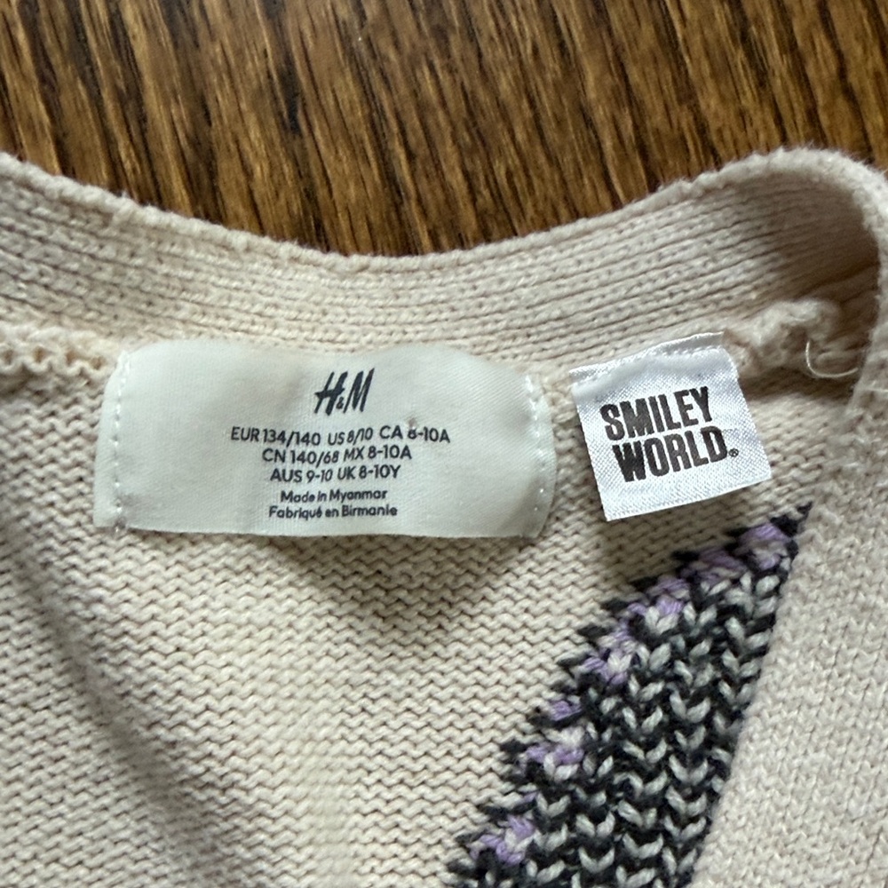Girls H&M cream v-neck smiley face sweater - Picture 2 of 5